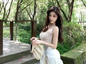 甜美与性感并存：如何通过穿搭展现双重魅力的时尚指南